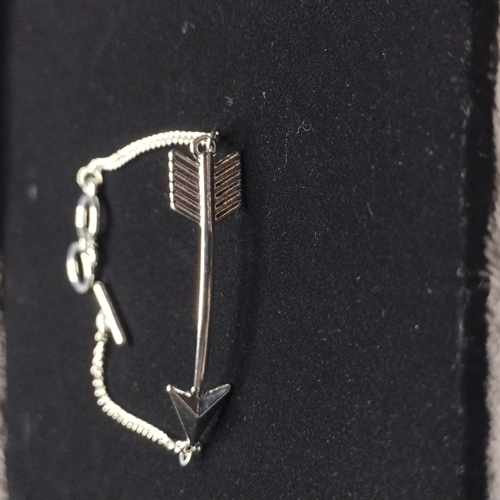 Arrow bracelet
